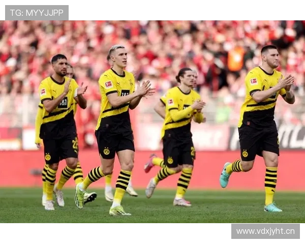 年轻阵容之下：多特蒙德为何反复出现比赛崩盘？