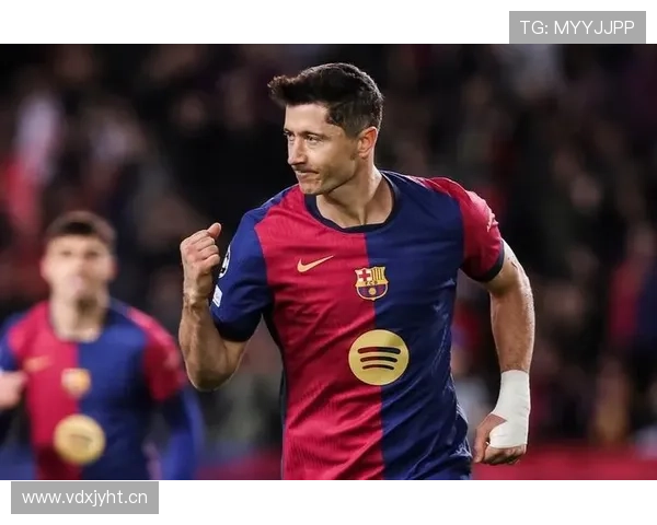 莱万关键战表现稳定性及比赛影响力解析