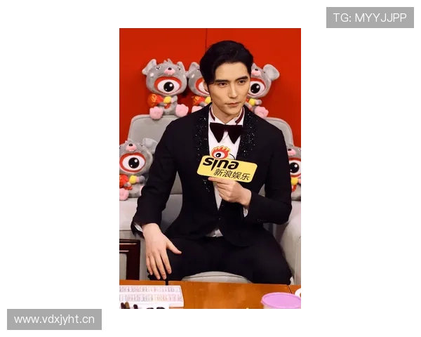 蒋圣龙西装冷峻出席，回家抱着卡通睡枕撒娇，我现在还在回味这反差